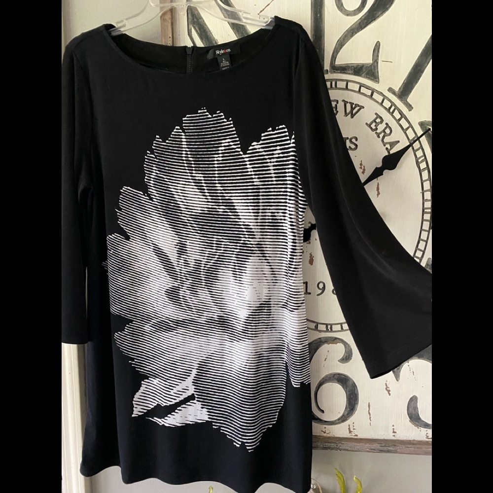 Beautiful stylish Black dress. Size large .